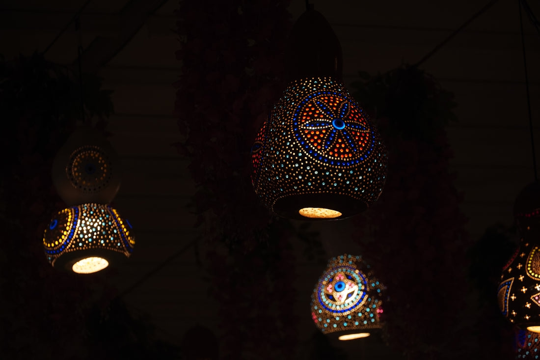 A group of lights hanging from a ceiling