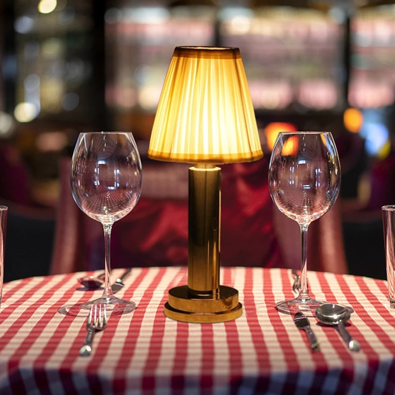 Lampe de table à abat-jour en tissu